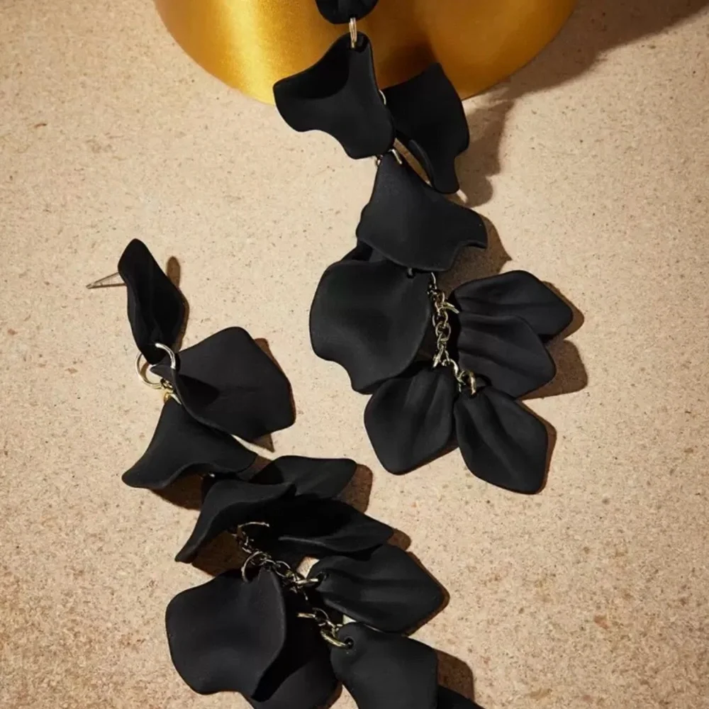 Black Leaf Dangle Earrings - Picture 2 of 4